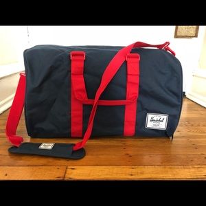 Herschel Supply Novel Duffle in Navy/Red/Camo
